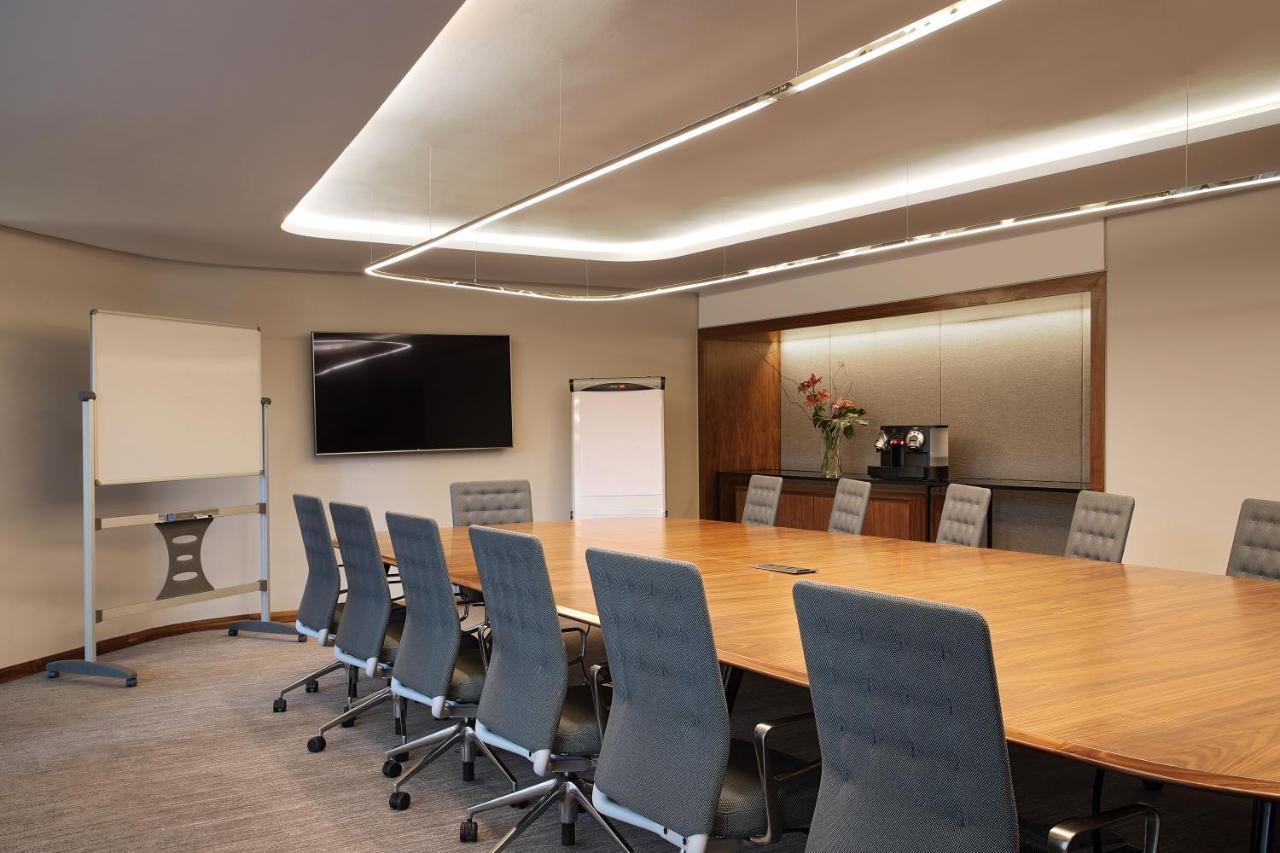 The Houghton Hotel, Spa, Wellness & Golf Johannesburgo Exterior foto Boardroom at the London Business School