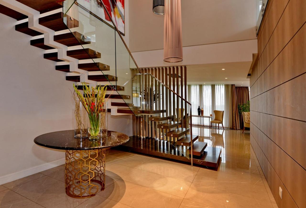 The Houghton Hotel, Spa, Wellness & Golf Johannesburgo Exterior foto Interior of a duplex suite