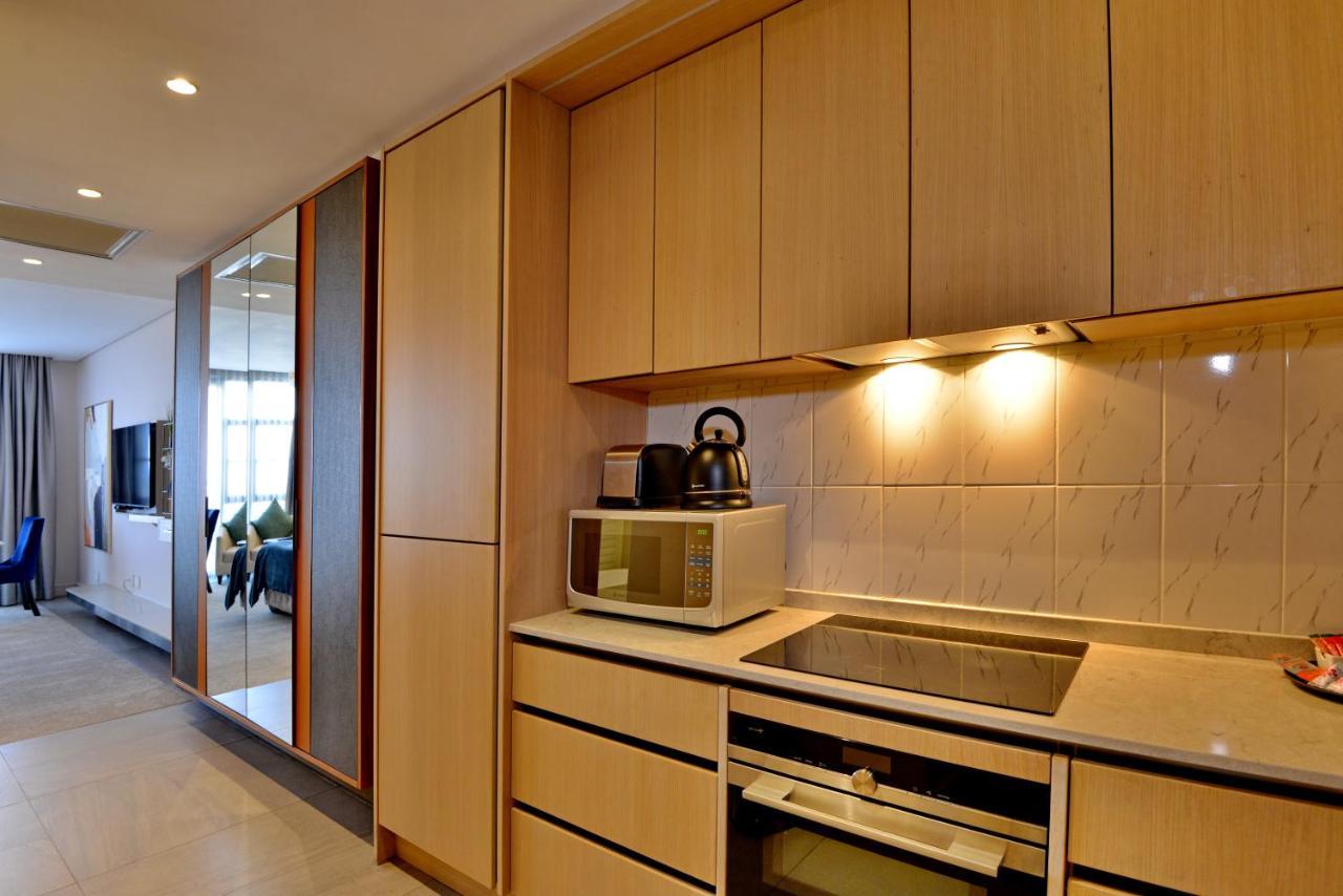 The Houghton Hotel, Spa, Wellness & Golf Johannesburgo Exterior foto A kitchen in a serviced apartment