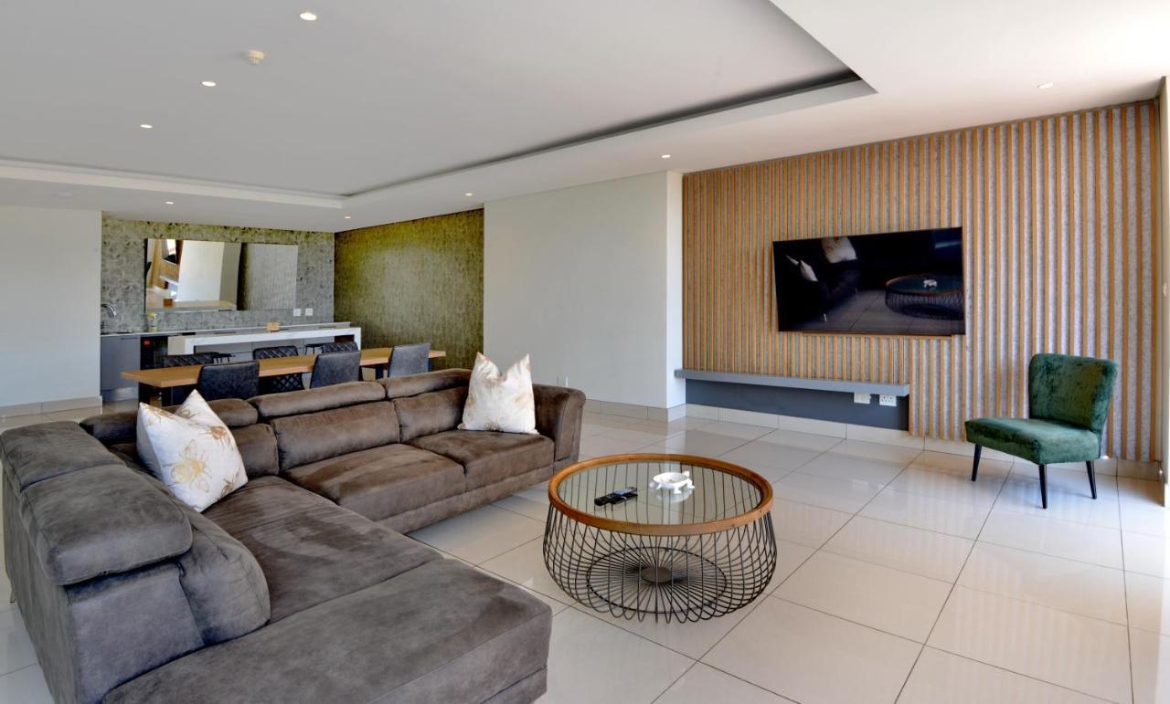 The Houghton Hotel, Spa, Wellness & Golf Johannesburgo Exterior foto The interior of a penthouse at the 1221 Olympic Boulevard building.