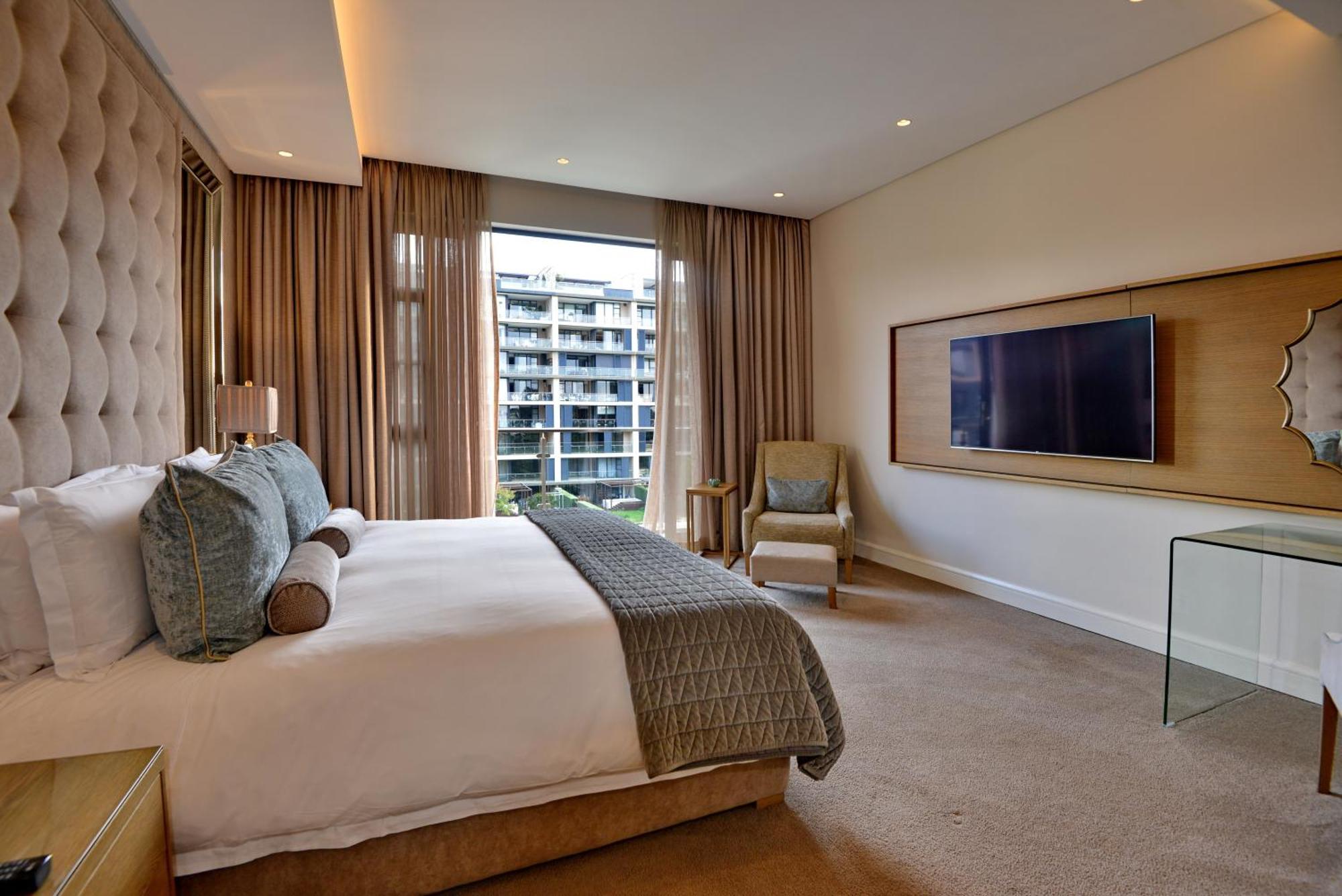 The Houghton Hotel, Spa, Wellness & Golf Johannesburgo Habitación foto A bedroom at the Taj Bengal