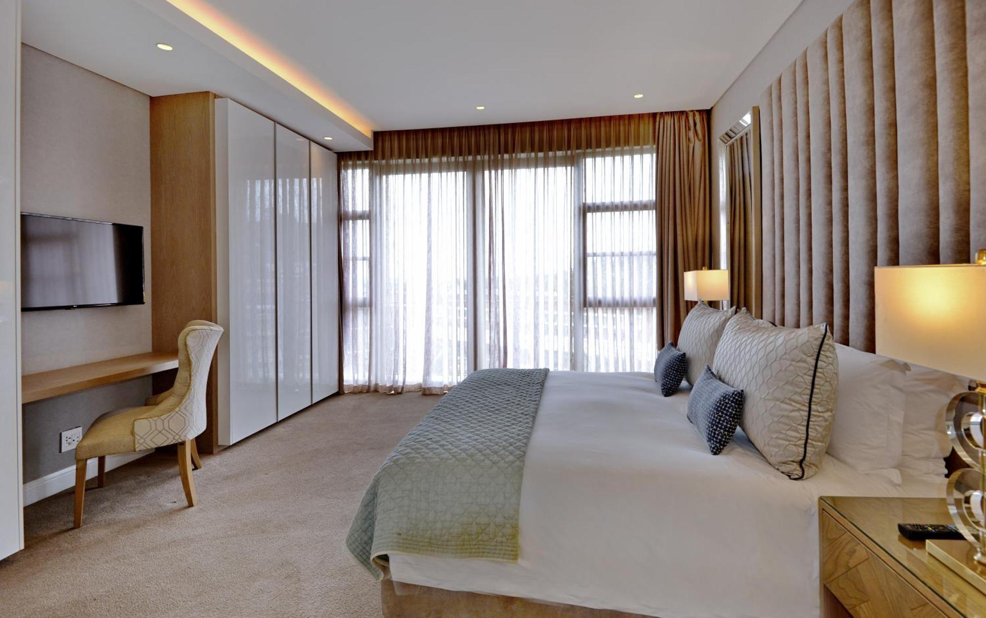 The Houghton Hotel, Spa, Wellness & Golf Johannesburgo Exterior foto A bedroom at the hotel