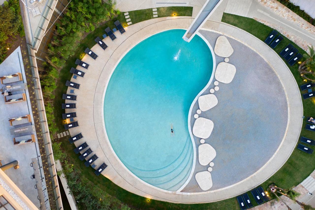 The Houghton Hotel, Spa, Wellness & Golf Johannesburgo Exterior foto Aerial view of the pool at the hotel